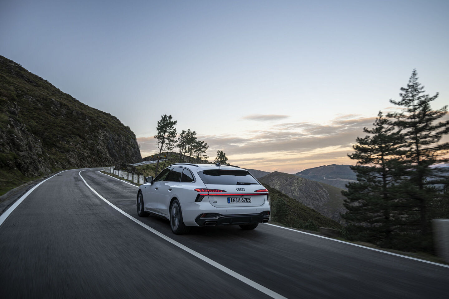 https://www.whatcar.lv/cars/Audi/A6 Avant/39a07f0cb8ae872b769b939a2dd641b2.jpg